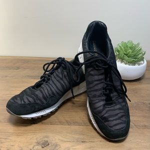 Saucony mens shadow 5000. US 9.5 black/white zebra S70422-1